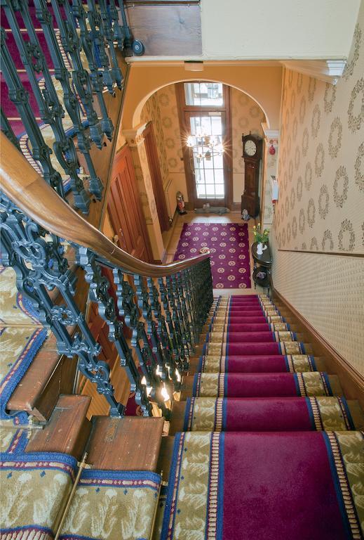 Langley Bank Guest House Еър Екстериор снимка