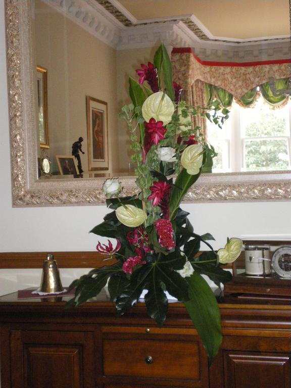 Langley Bank Guest House Еър Екстериор снимка