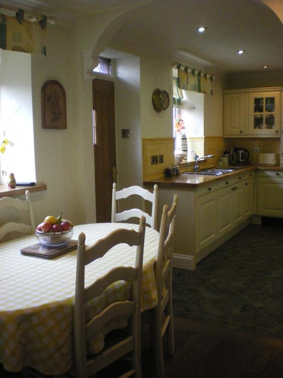 Langley Bank Guest House Еър Екстериор снимка