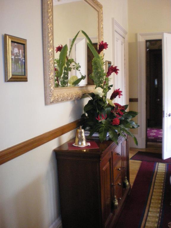 Langley Bank Guest House Еър Екстериор снимка