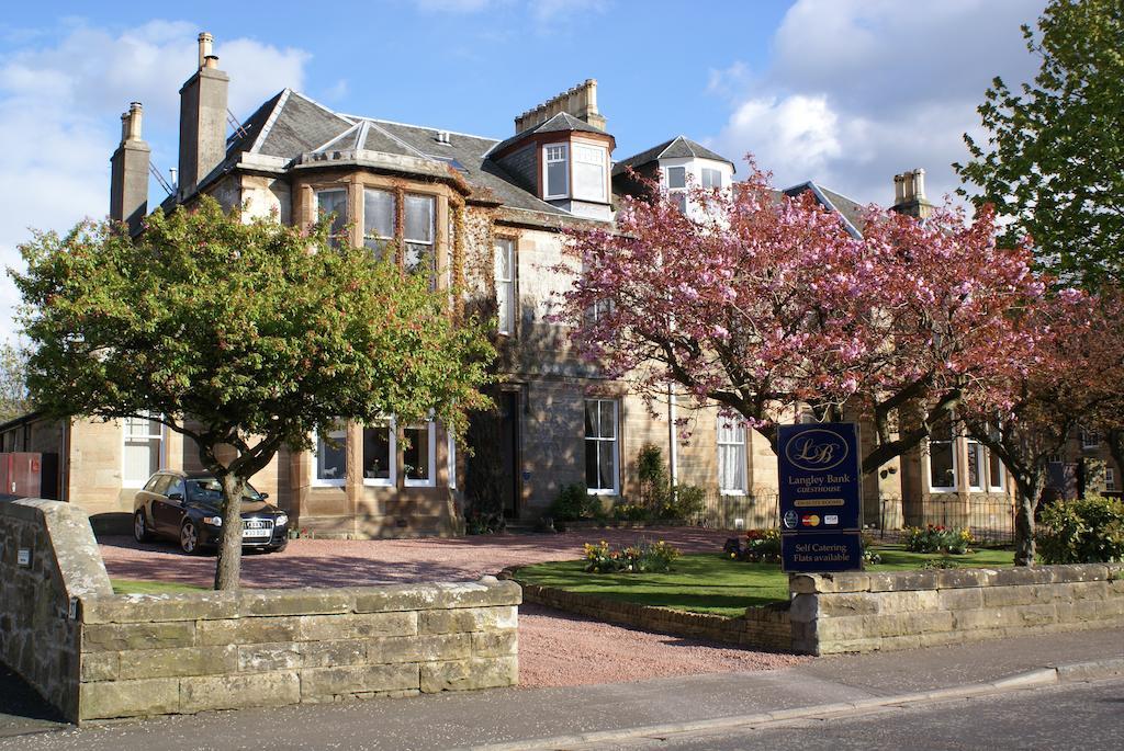 Langley Bank Guest House Еър Екстериор снимка