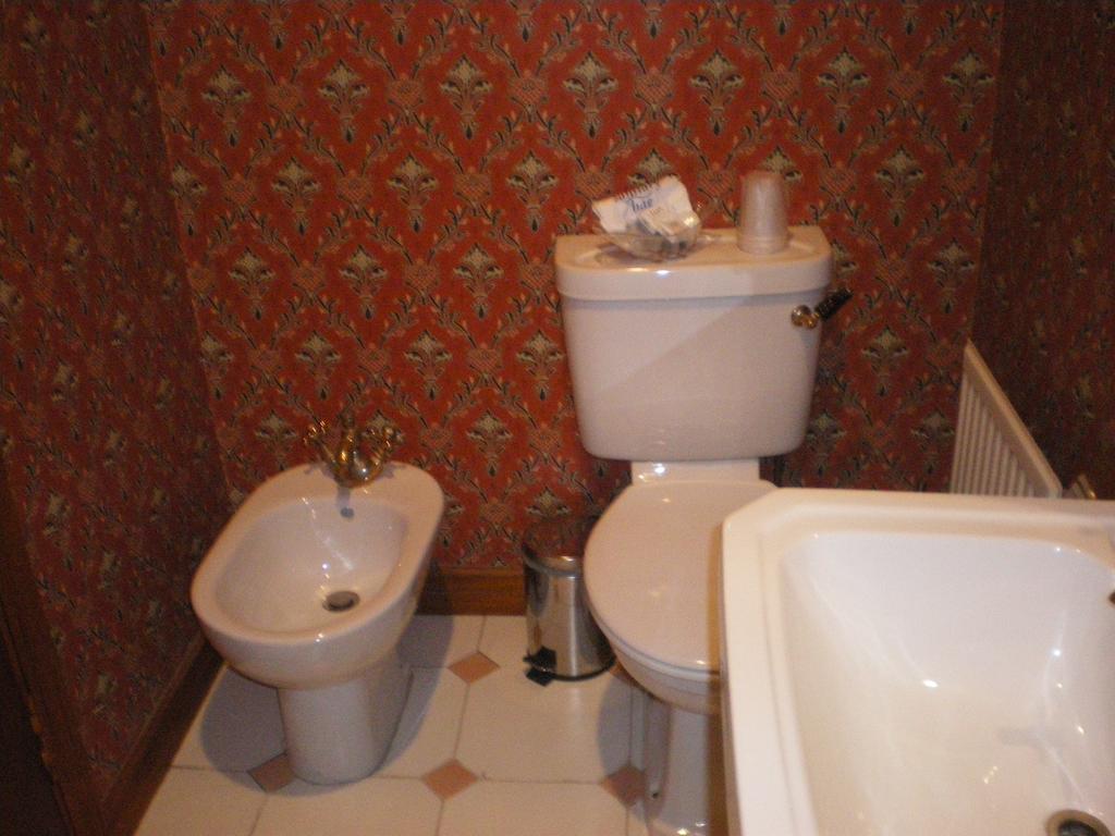 Langley Bank Guest House Еър Екстериор снимка